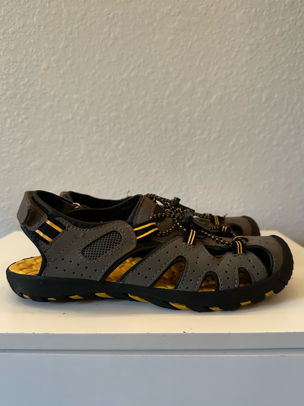 Khombu Gray and Yellow Kids Water Shoes